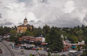 Auburn apartment for rent - A town with a large building with a dome on it.