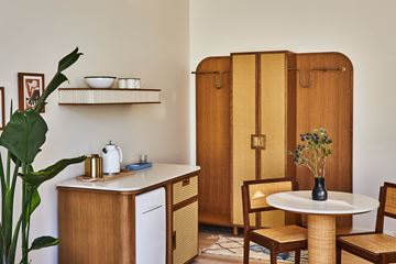 Los Angeles apartment for rent - A kitchen with a table and chairs and a sink.