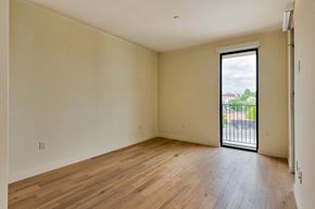 Santa Monica apartment for rent - Empty room with wooden floor and sliding glass door.at 810 Ashland, California