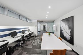 Los Angeles apartment for rent - A modern office space at Hollywood Ardmore, California 