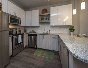 Savannah apartment for rent - Modern kitchen with Cabinets at Mariner Grove, Georgia, 31404
