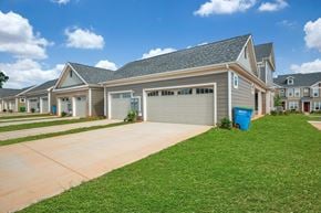 Pineville apartment for rent - Garages Available at Townes at McCullough, Pineville, NC