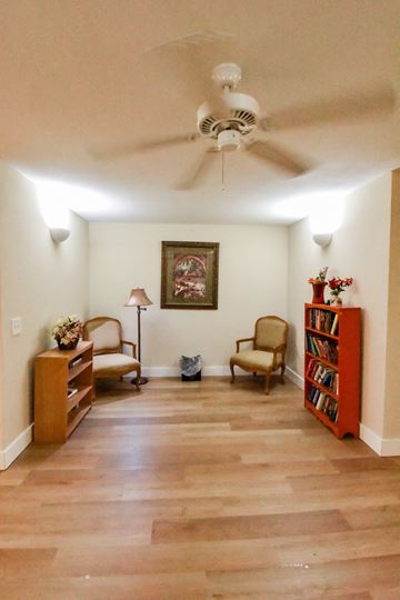 Triangle apartment for rent - A living room with a ceiling fan and a painting on the wall.