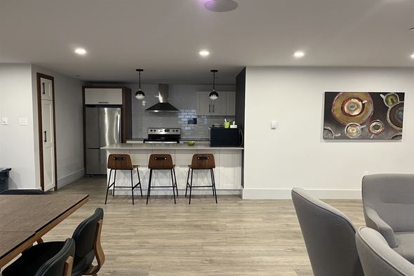 Dartmouth apartment for rent - A modern kitchen with a dining table and chairs.