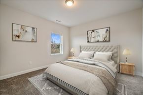 Dover apartment for rent - A bedroom with a large bed and two lamps.