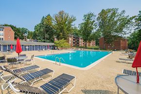 York apartment for rent - A sunny day at the pool with chairs and umbrellas.