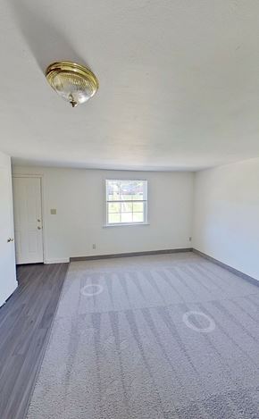 Redlion apartment for rent - A room with a grey carpet and a window.