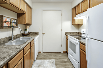 Open kitchen with breakfast bar*