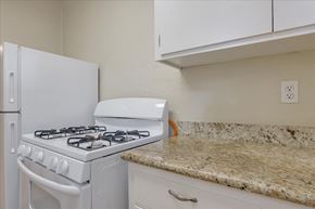 Menlo Park apartment for rent - a kitchen with a stove and a counter top