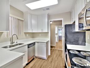 Menlo Park apartment for rent - Kitchen With New Appliances at Laurel Grove Apartments, Menlo Park, California