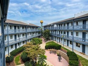 Knoxville apartment for rent - Aerial Courtyard View at Maplehurst Apartments, Knoxville Tennessee
