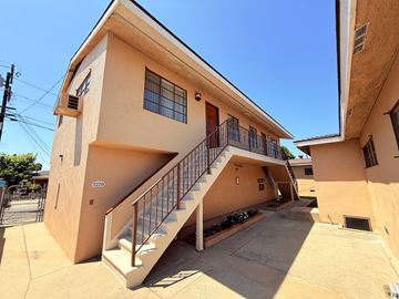 Los Angeles triplex for rent - Via Campo