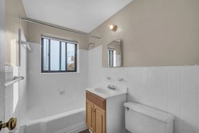 College Park apartment for rent - U Gardens - Bathroom