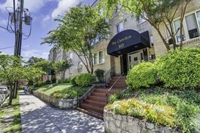Washington apartment for rent - the condominium building with a blue awning on a brick building with stairs