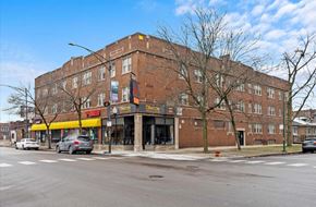 Chicago apartment for rent - exterior of building with retail
