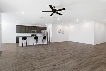 Durant apartment for rent - A modern kitchen with a bar area and a ceiling fan.