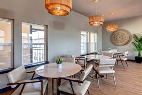 Irving apartment for rent - A dining room with a round table and chairs.