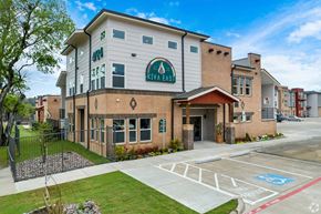 Dallas apartment for rent - A building with a green sign that says Kivaleast on it.