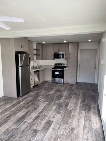 Helena apartment for rent - A kitchen with a refrigerator, microwave, oven, and sink.
