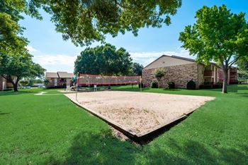The park at wintergreen apartments | desoto, tx | volleyball