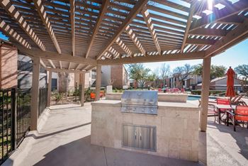 Horizons at sunridge pool and grilling area