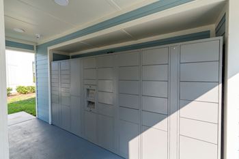 Sydney trace luxer package system