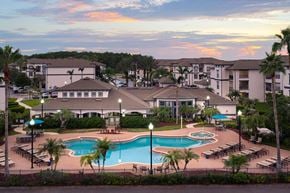 Orlando apartment for rent - Reserve at Beachline Apartments in Orlando FL - Classic Apartments - Pool