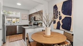 Issaquah townhouse for rent - The Timbers at Issaquah Ridge - Issaquah, WA - Stainless Steel Appliances