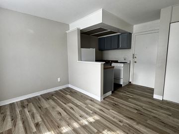 Columbus apartment for rent - A kitchen with a white counter top and wooden flooring.