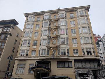 San Francisco apartment for rent - A large tan building with a balcony on the second floor.