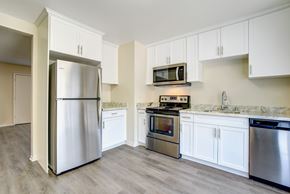 Pleasanton apartment for rent - A kitchen with a refrigerator, oven, and microwave at Pleasanton Heights, California