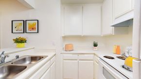 Northridge apartment for rent - Kitchen at Village Pointe Apartments, Northridge, 91325