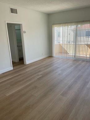 Los Angeles apartment for rent - Living Room with Hard Floors and Sliding Door to Balcony