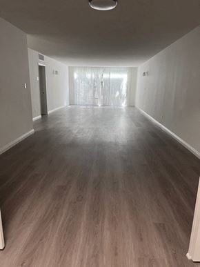 Beverly Hills apartment for rent - an empty living room with a wood floor