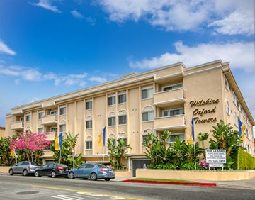 Los Angeles apartment for rent - a large building with cars parked in front of it