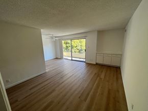 Los Angeles apartment for rent - Living Room with Hard Floors and Bar