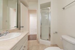 Los Angeles apartment for rent - Bathroom with Shower