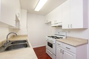 Los Angeles apartment for rent - Kitchen with White Appliances and White Cabinets
