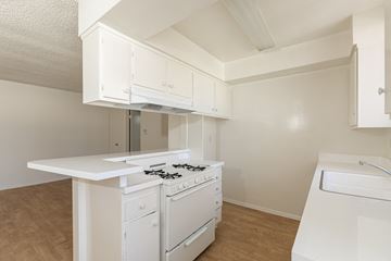 Los Angeles apartment for rent - the preserve at ballantyne commons apartment kitchen with stove and white cabinets