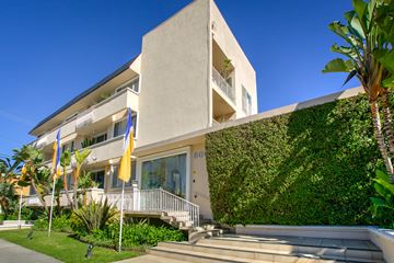 Los Angeles apartment for rent - the building in which the hotel is located
