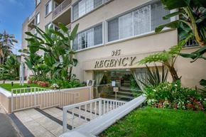 Beverly Hills apartment for rent - Apartment Building in Beverly Hills  Entrance