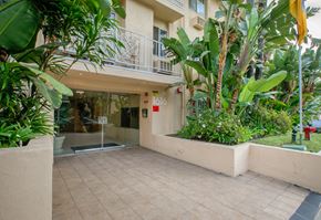 Los Angeles apartment for rent - Apartment Building in Los Angeles Entrance