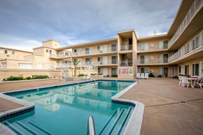 Northridge apartment for rent - Apartment Building in Northridge Pool