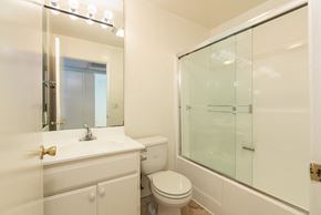 Los Angeles apartment for rent - Bathroom with Bathtub/Shower