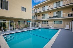 Beverly Hills apartment for rent - Apartment Building in Beverly Hills Pool