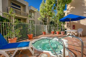 Los Angeles apartment for rent - Apartment Building in Los Angeles Jacuzzi