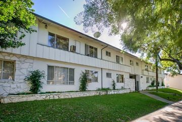 West Hollywood apartment for rent - the building in which the hotel is located