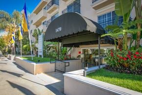 Los Angeles apartment for rent - Apartment Building in Los Angeles Entrance