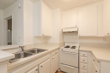 Los Angeles apartment for rent - the preserve at ballantyne commons apartment kitchen