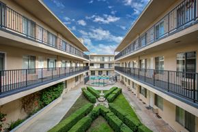 Encino apartment for rent - Apartment Building in Encino Courtyard